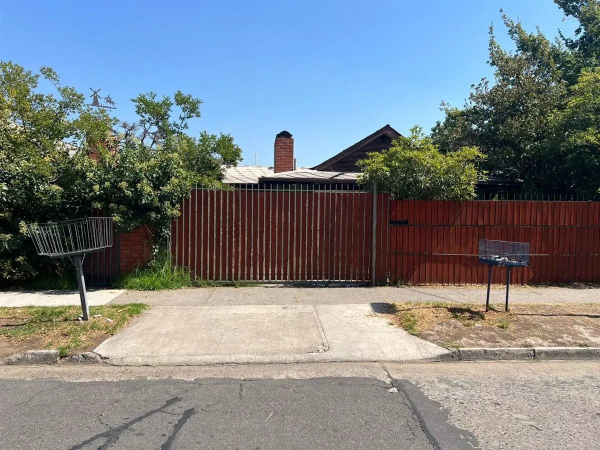 Casa en Venta en sector Los Dominicos, Las Condes | 3 Dormitorios, 2 Baños (Liquidación Bancaria)