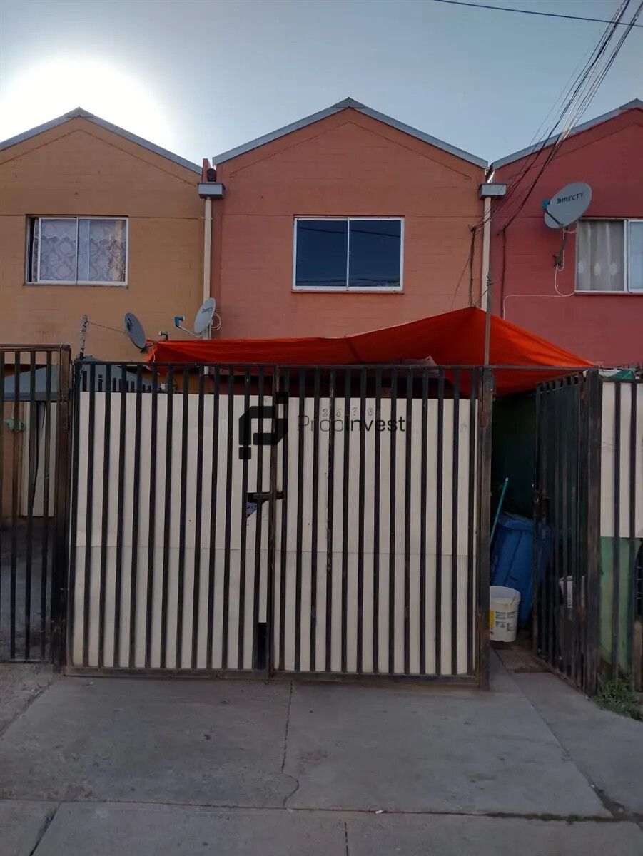 Casa En Venta De 2 Dorm y 1 Baño. En Colina