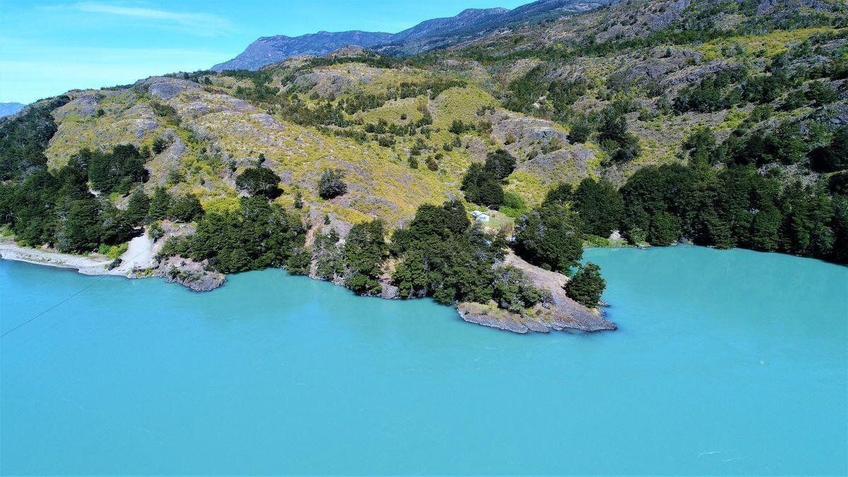 Campo 16 hectáreas orilla Río Baker – Bahía única | 5.900 UF